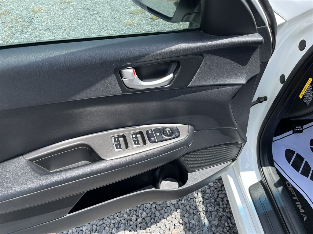 2016 Kia Optima - $11,995