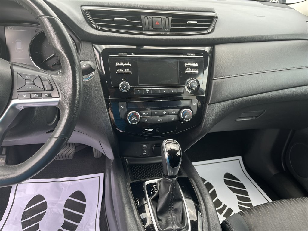 2017 Nissan Rogue - $12,995