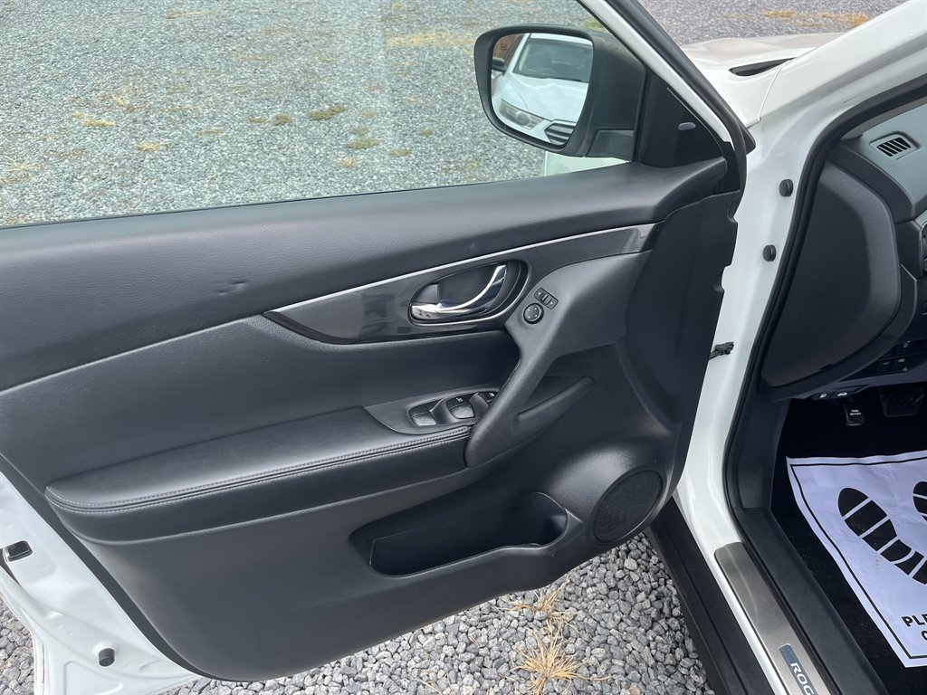 2017 Nissan Rogue - $12,995