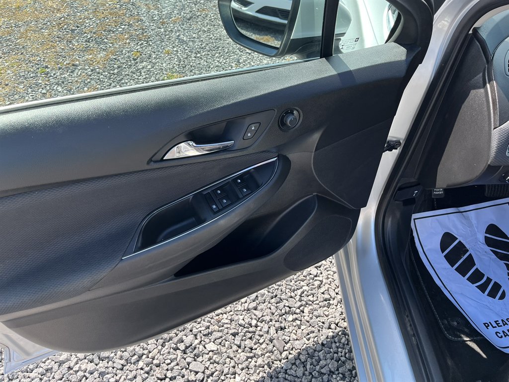 2018 Chevrolet Cruze - $11,995