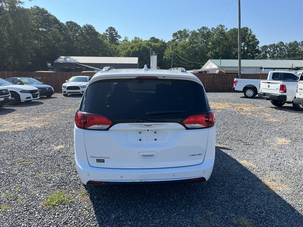 2018 Chrysler Pacifica - $17,995