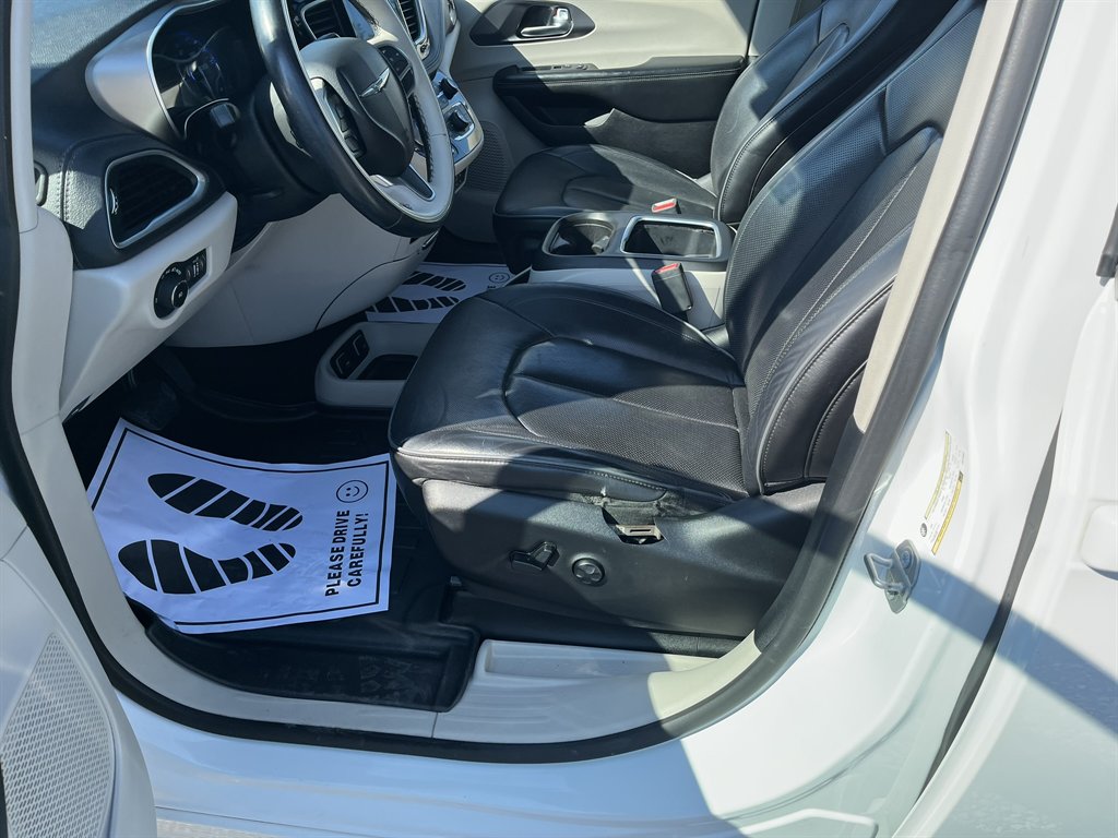 2018 Chrysler Pacifica - $17,995
