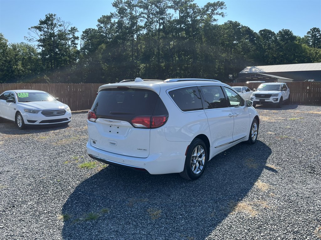2018 Chrysler Pacifica - $17,995