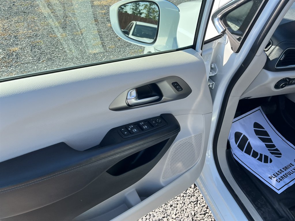 2018 Chrysler Pacifica - $17,995