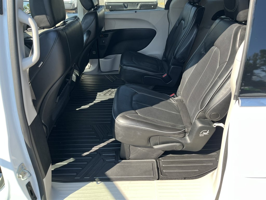 2018 Chrysler Pacifica - $17,995