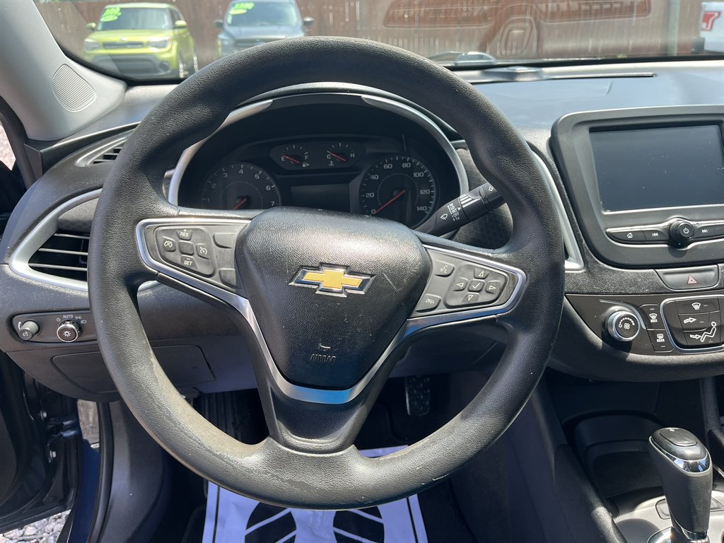 2017 Chevrolet Malibu - $13,995