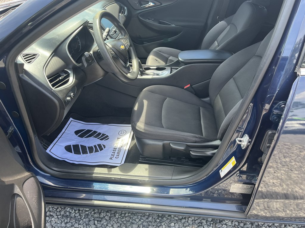 2017 Chevrolet Malibu - $13,995
