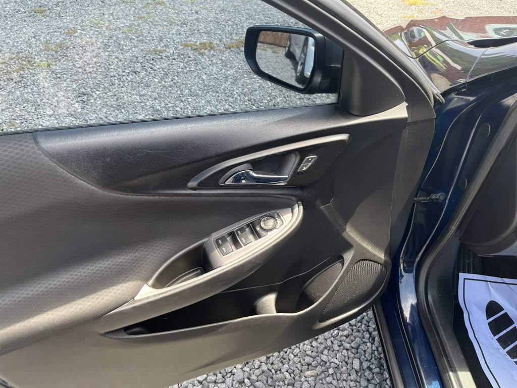 2017 Chevrolet Malibu - $13,995