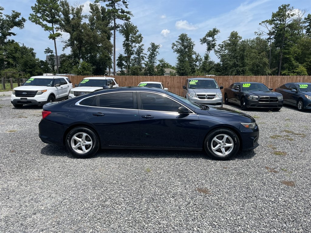2017 Chevrolet Malibu - $13,995
