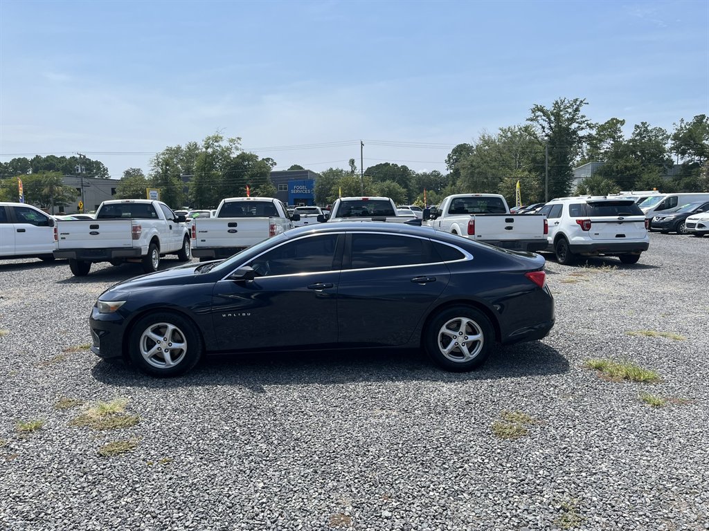 2017 Chevrolet Malibu - $13,995