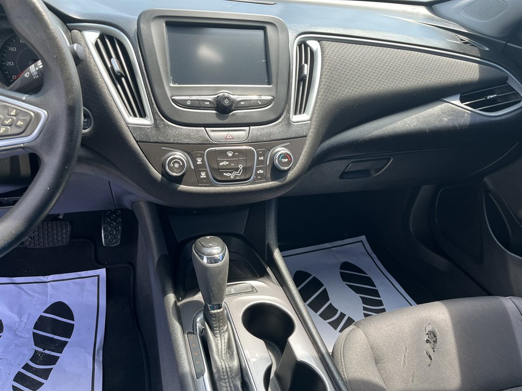 2017 Chevrolet Malibu - $13,995