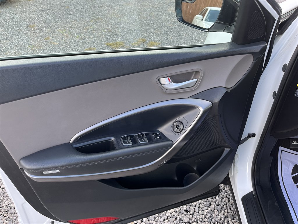 2017 Hyundai Santa Fe - $11,995