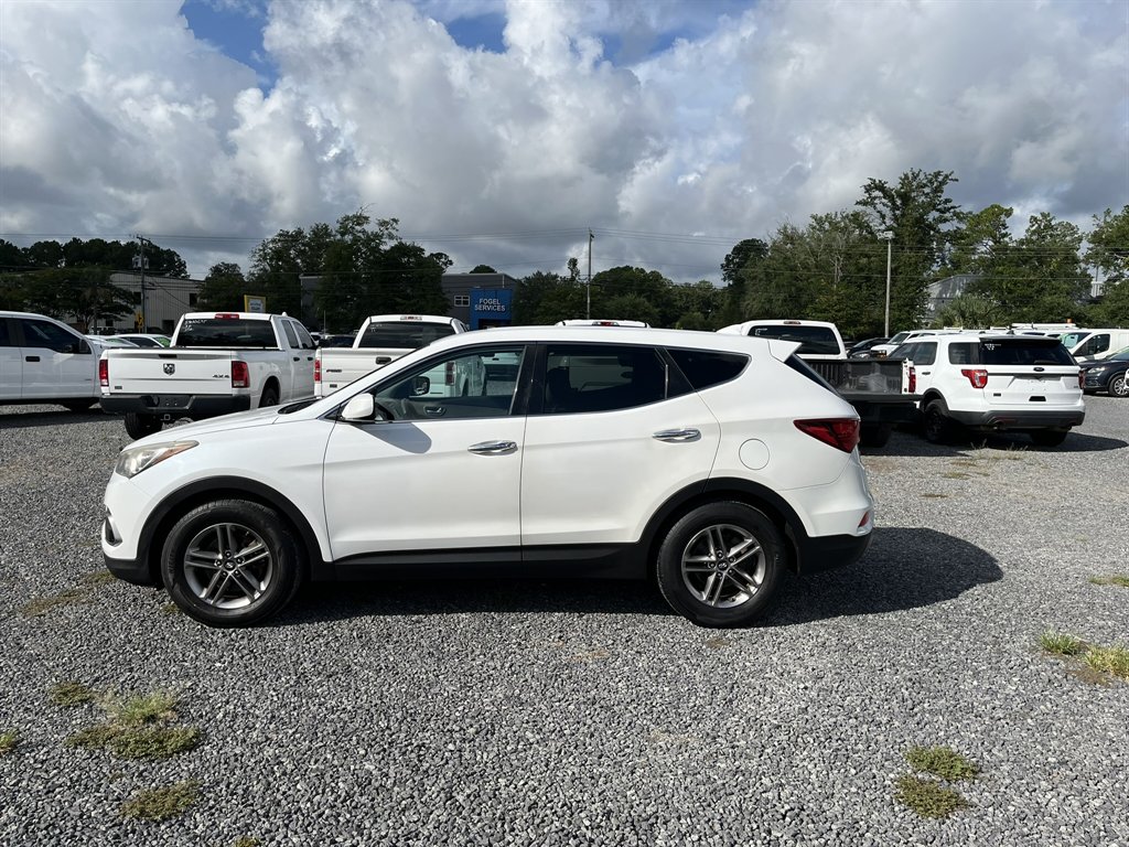 2017 Hyundai Santa Fe - $11,995