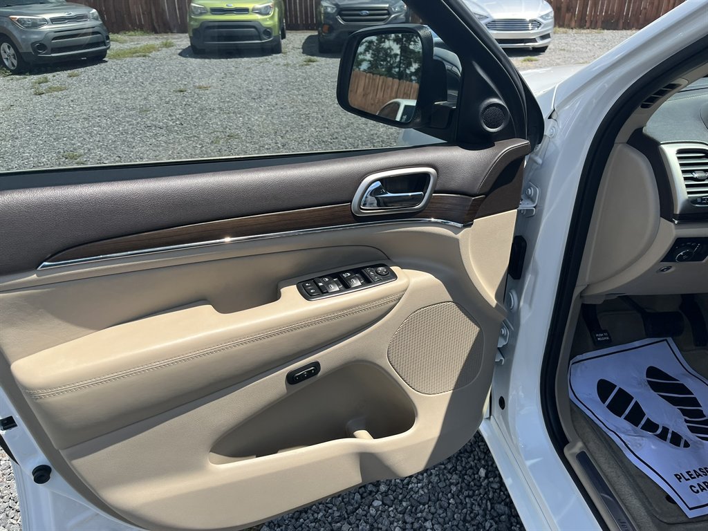 2015 Jeep Cherokee - $16,995