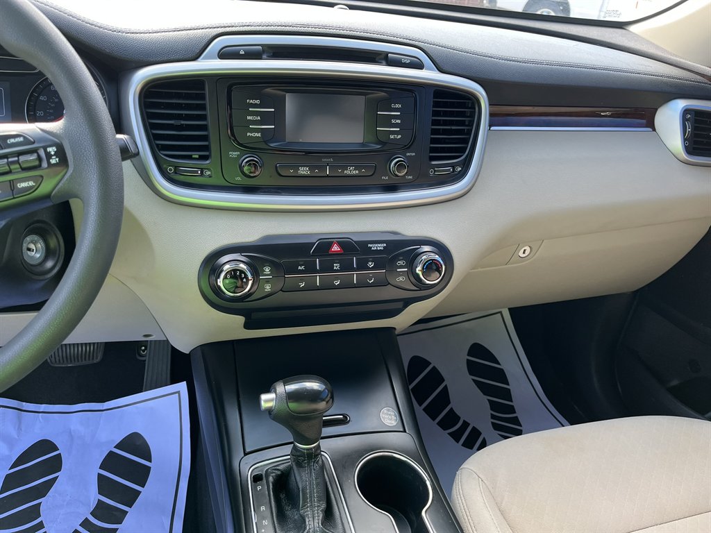 2017 Kia Sorento - $14,995