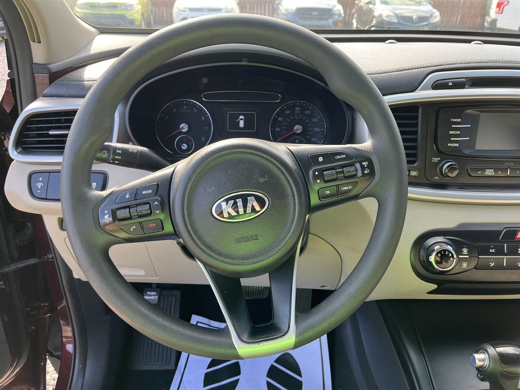 2017 Kia Sorento - $14,995