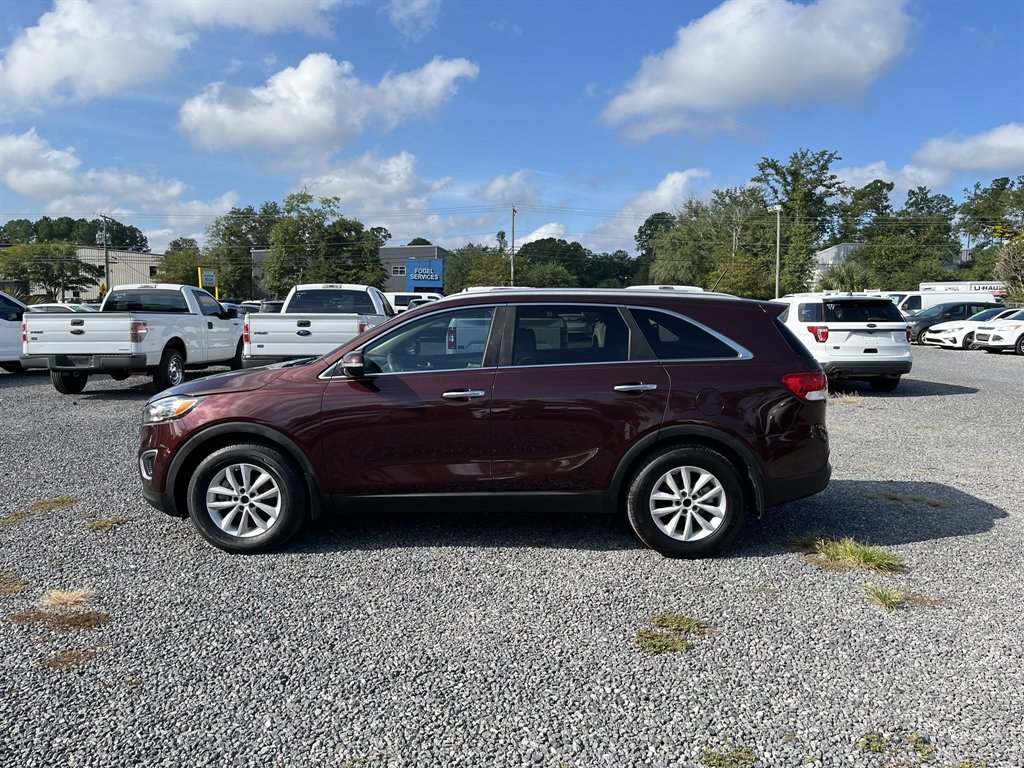 2017 Kia Sorento - $14,995