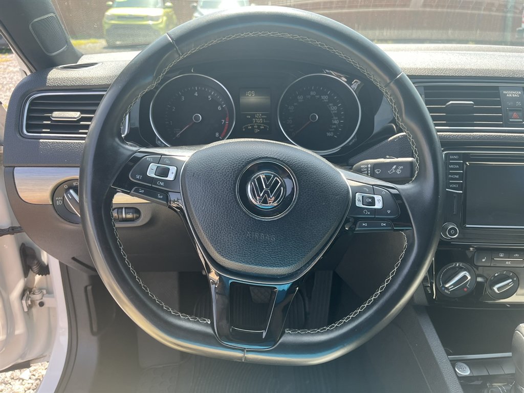 2016 Volkswagen Jetta - $11,995