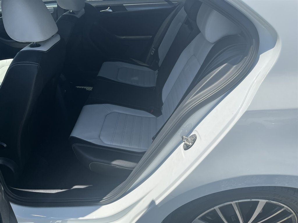 2016 Volkswagen Jetta - $11,995