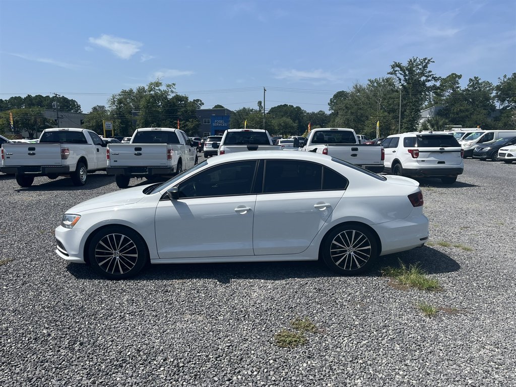 2016 Volkswagen Jetta - $11,995