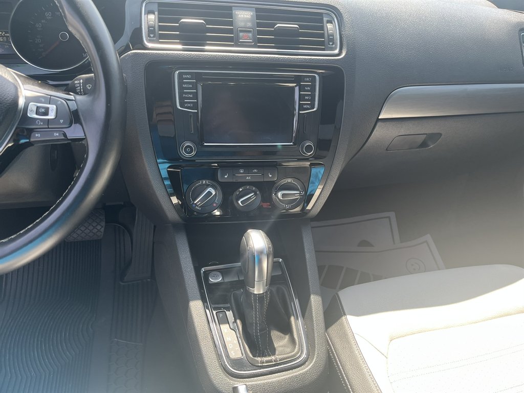 2016 Volkswagen Jetta - $11,995