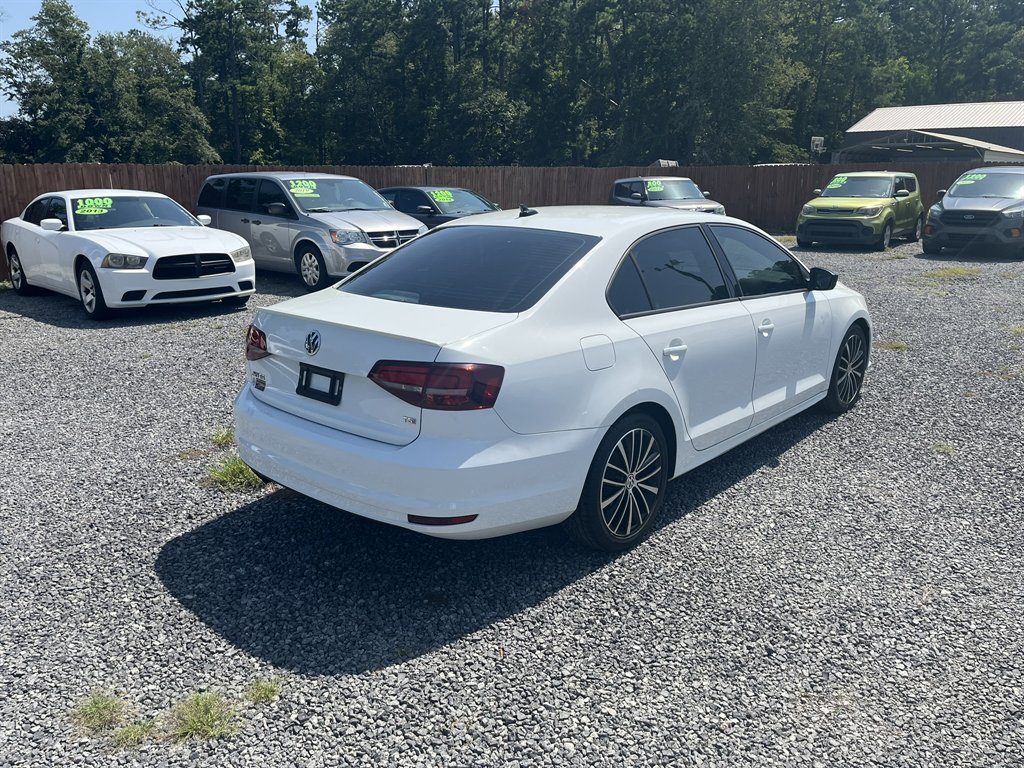 2016 Volkswagen Jetta - $11,995