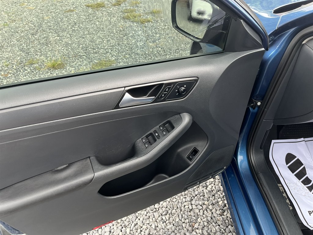 2016 Volkswagen Jetta - $12,995
