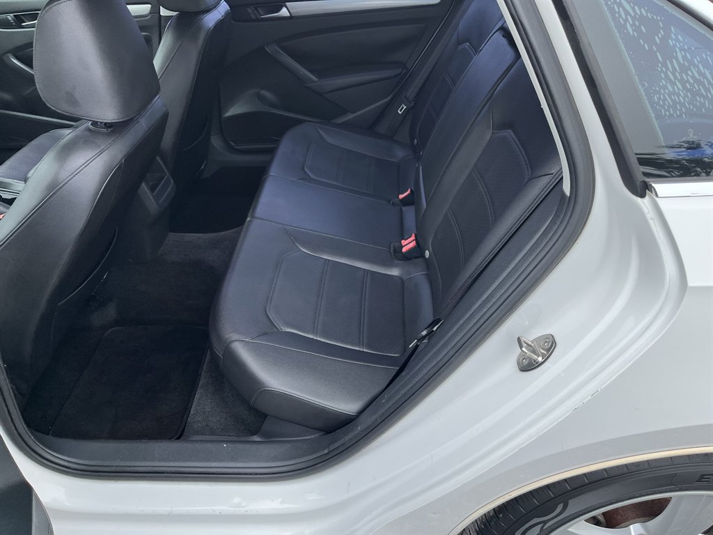 2015 Volkswagen Passat - $11,995