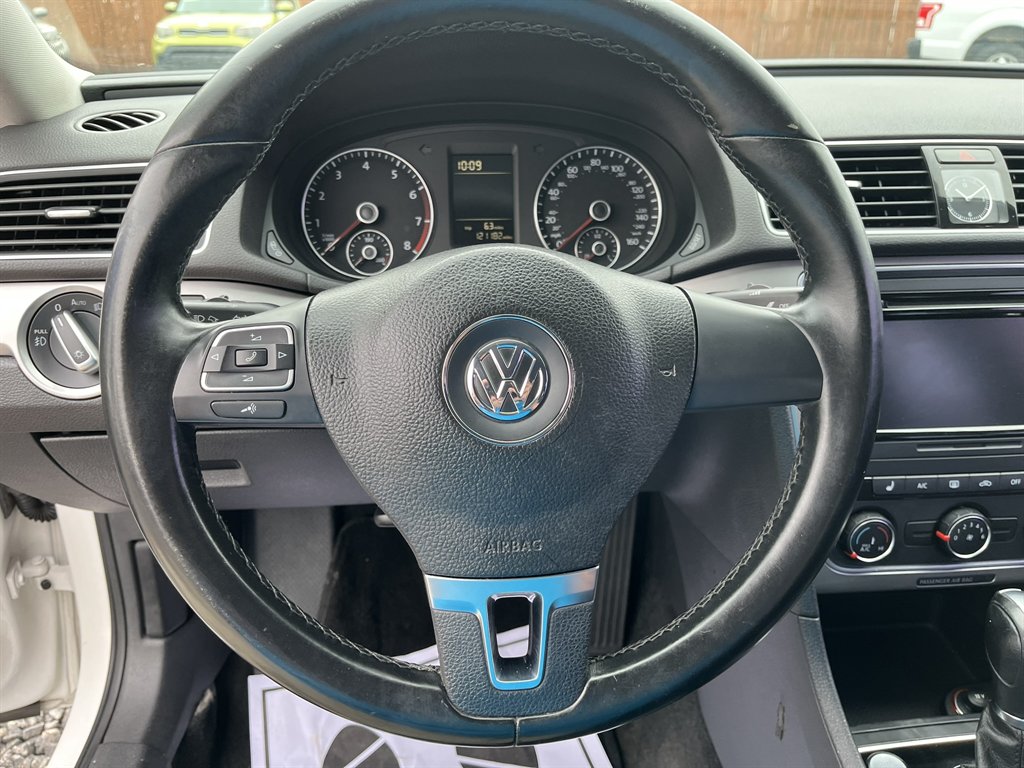 2015 Volkswagen Passat - $11,995