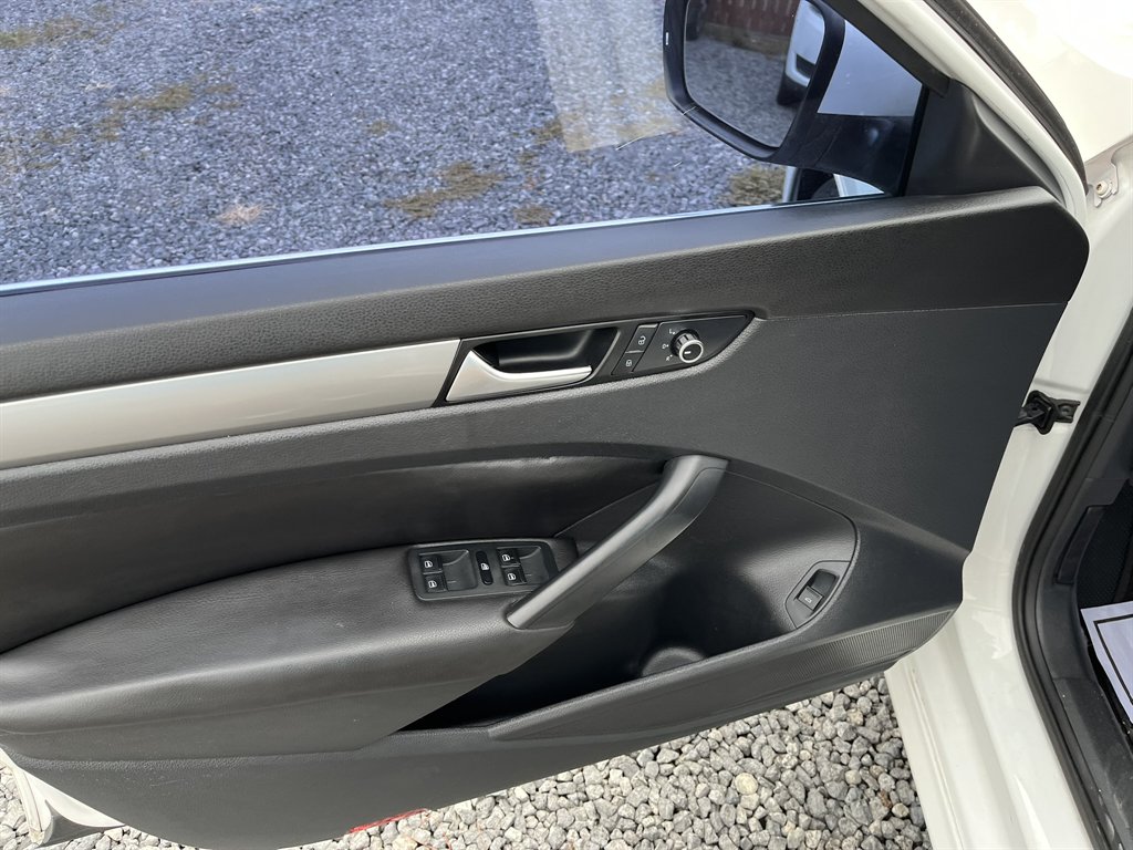2015 Volkswagen Passat - $11,995