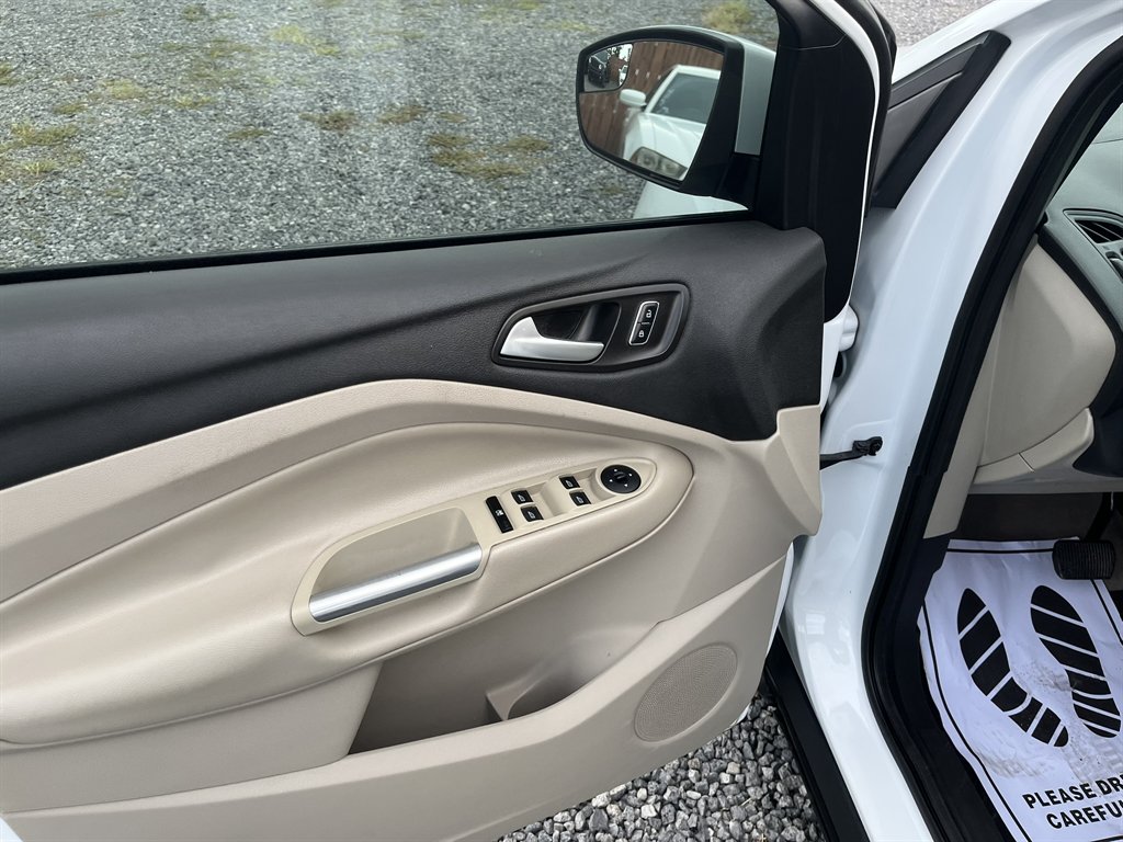 2015 Ford Escape - $9,995