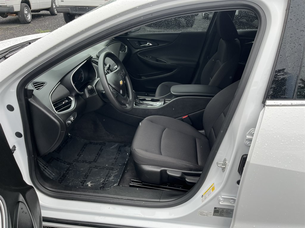 2020 Chevrolet Malibu - $16,995