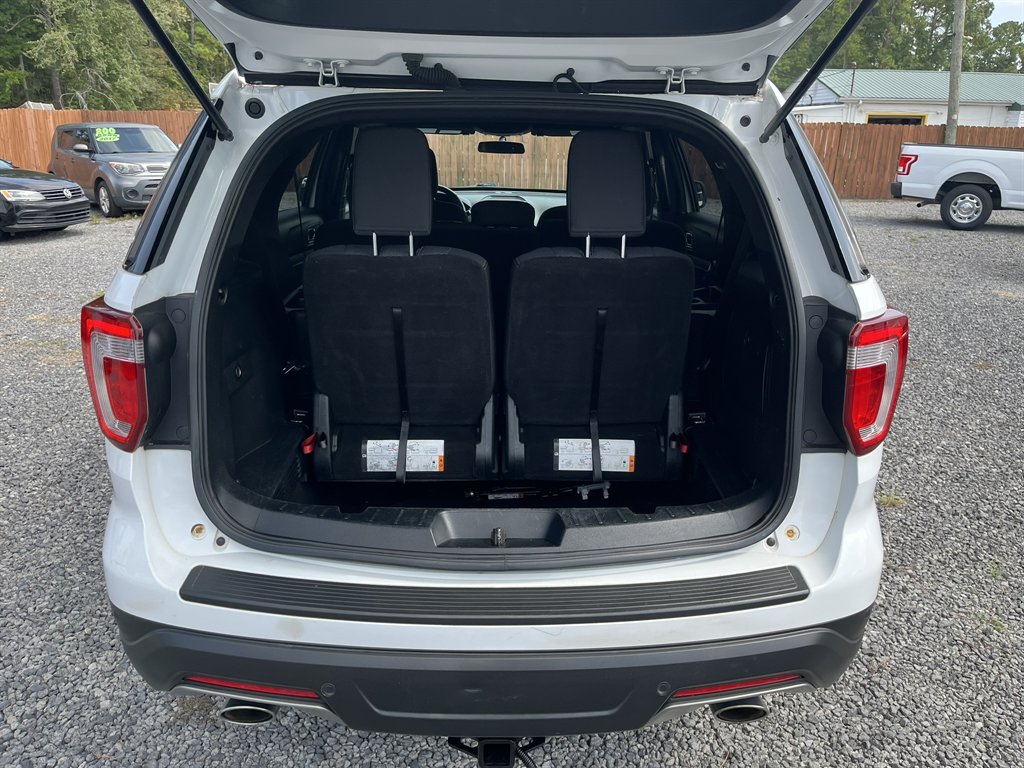 2018 Ford Explorer - $15,995