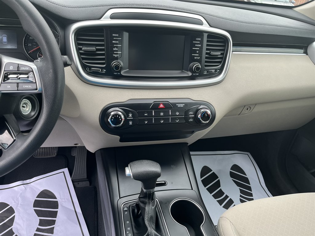 2019 Kia Sorento - $13,995