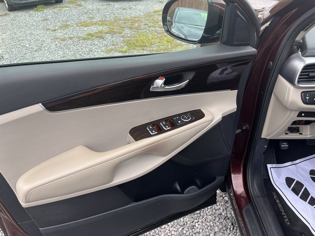 2019 Kia Sorento - $13,995