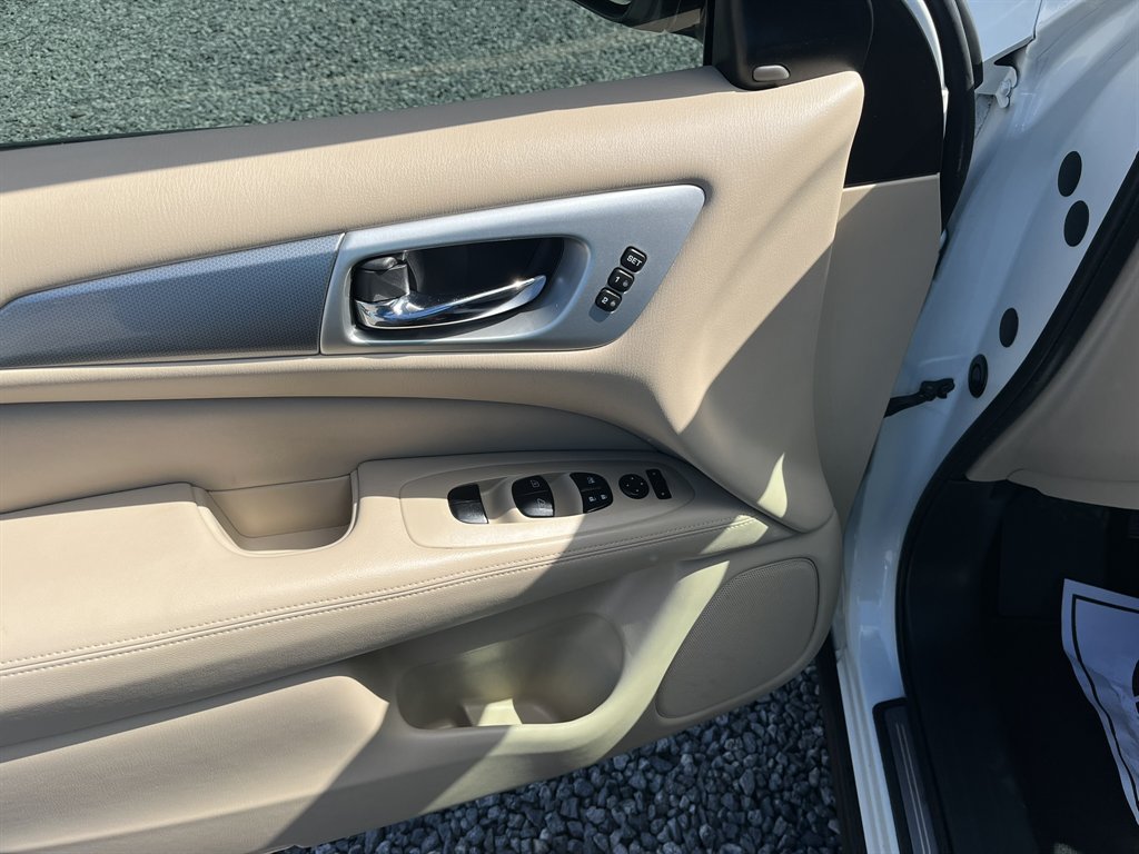 2018 Nissan Pathfinder - $13,995