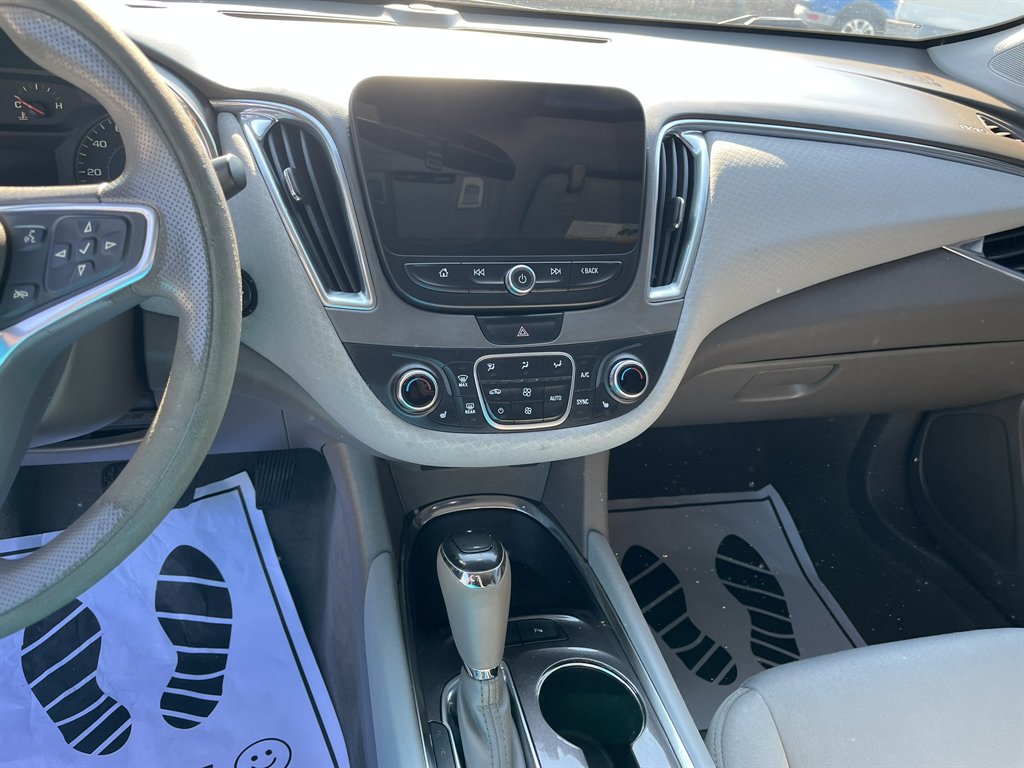 2019 Chevrolet Malibu - $15,995