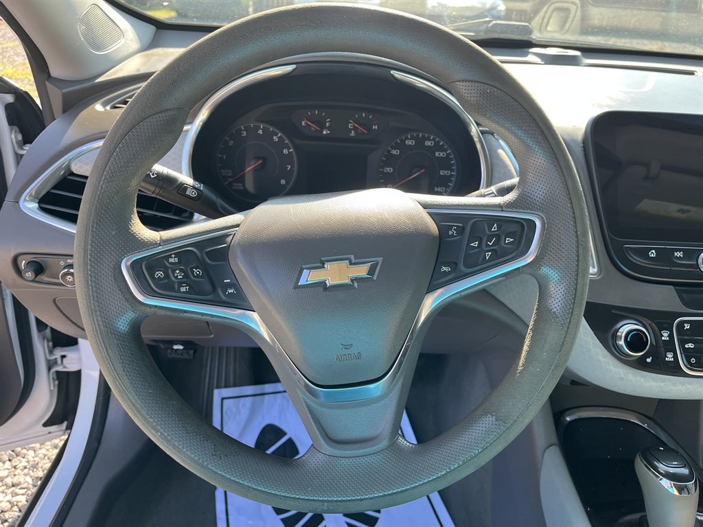 2019 Chevrolet Malibu - $15,995
