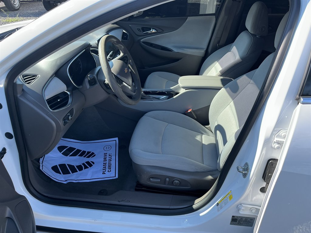 2019 Chevrolet Malibu - $15,995