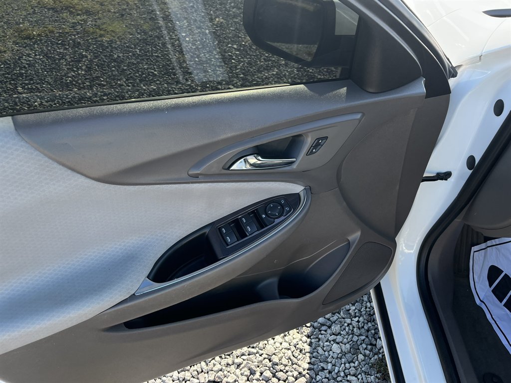 2019 Chevrolet Malibu - $15,995