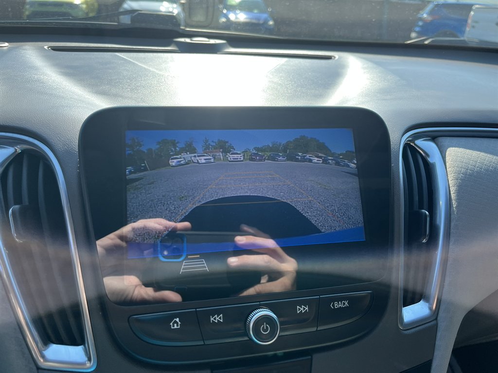 2019 Chevrolet Malibu - $15,995