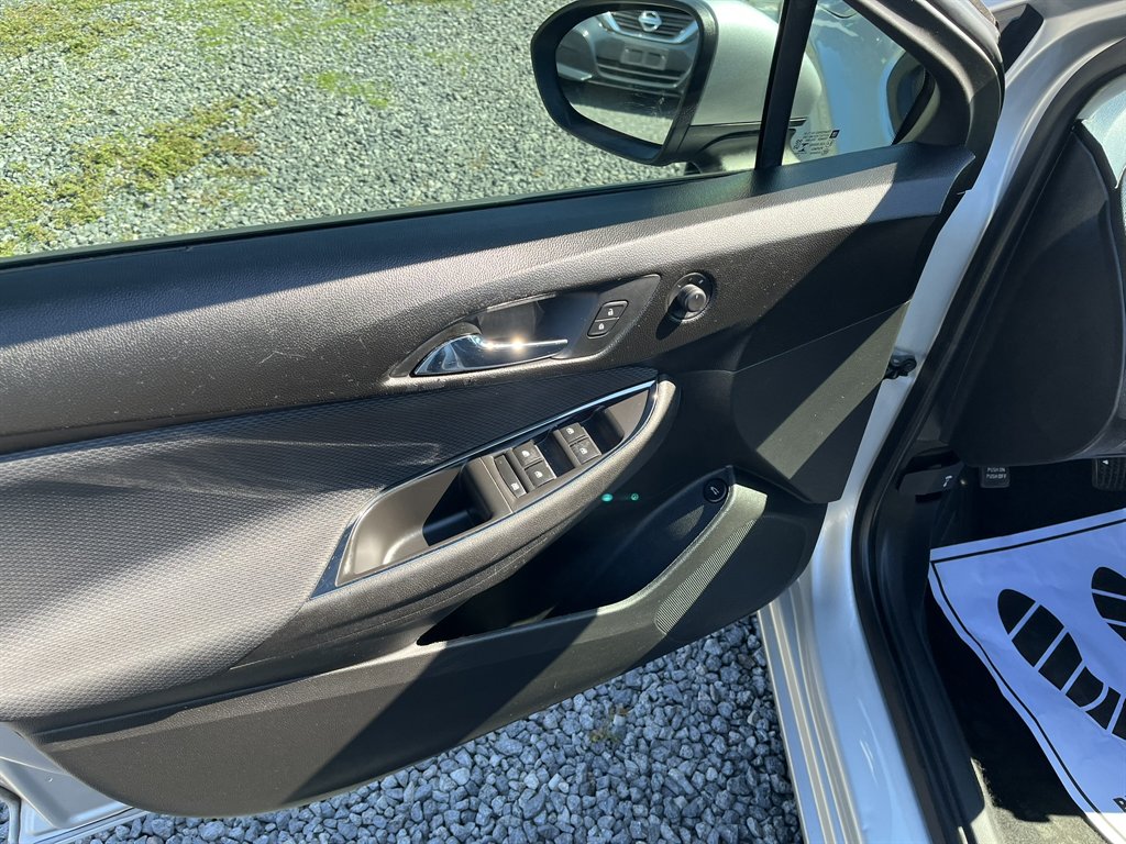 2019 Chevrolet Cruze - $11,995