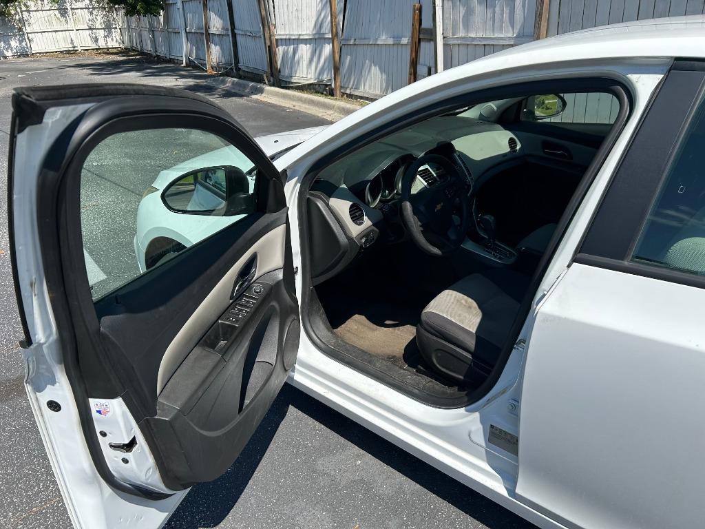 2015 Chevrolet Cruze - $6,995