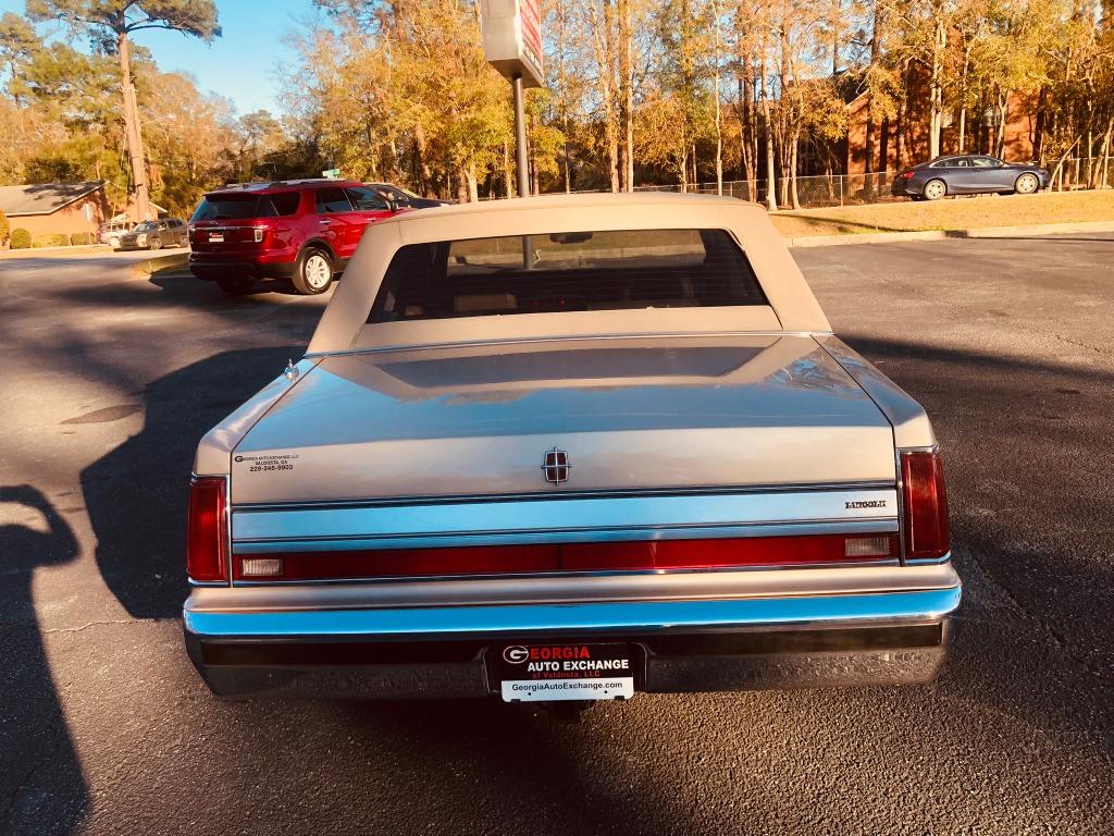 1988 LINCOLN Town Car Sedan - $7,995