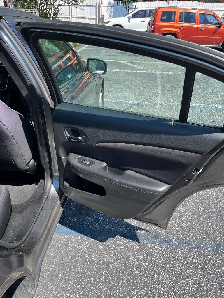 2013 Chrysler 200 - $5,995