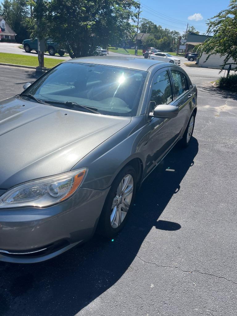 2013 Chrysler 200 - $5,995