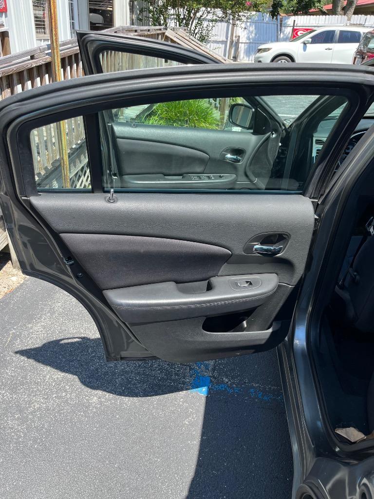2013 Chrysler 200 - $5,995
