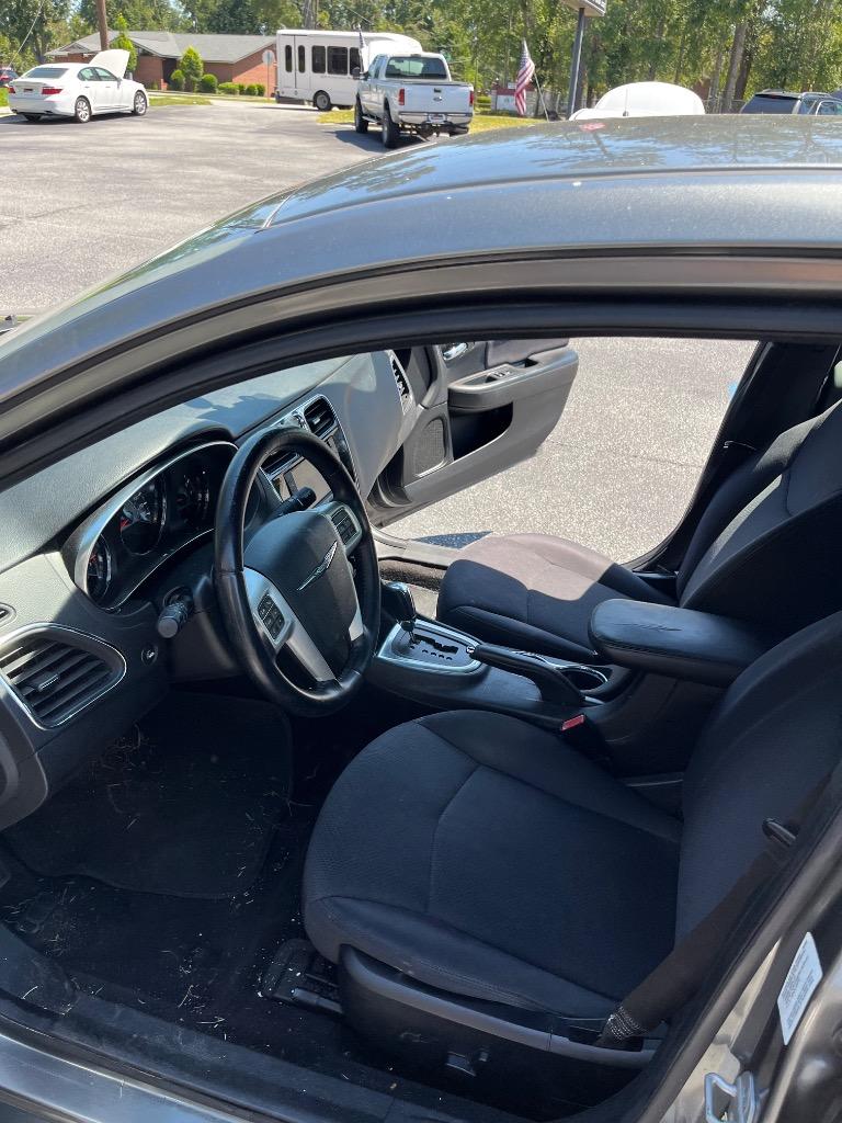2013 Chrysler 200 - $5,995