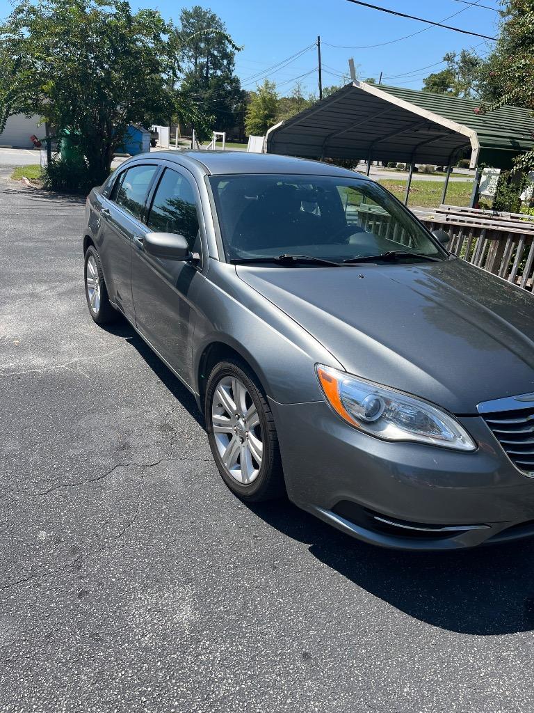 2013 Chrysler 200 - $5,995