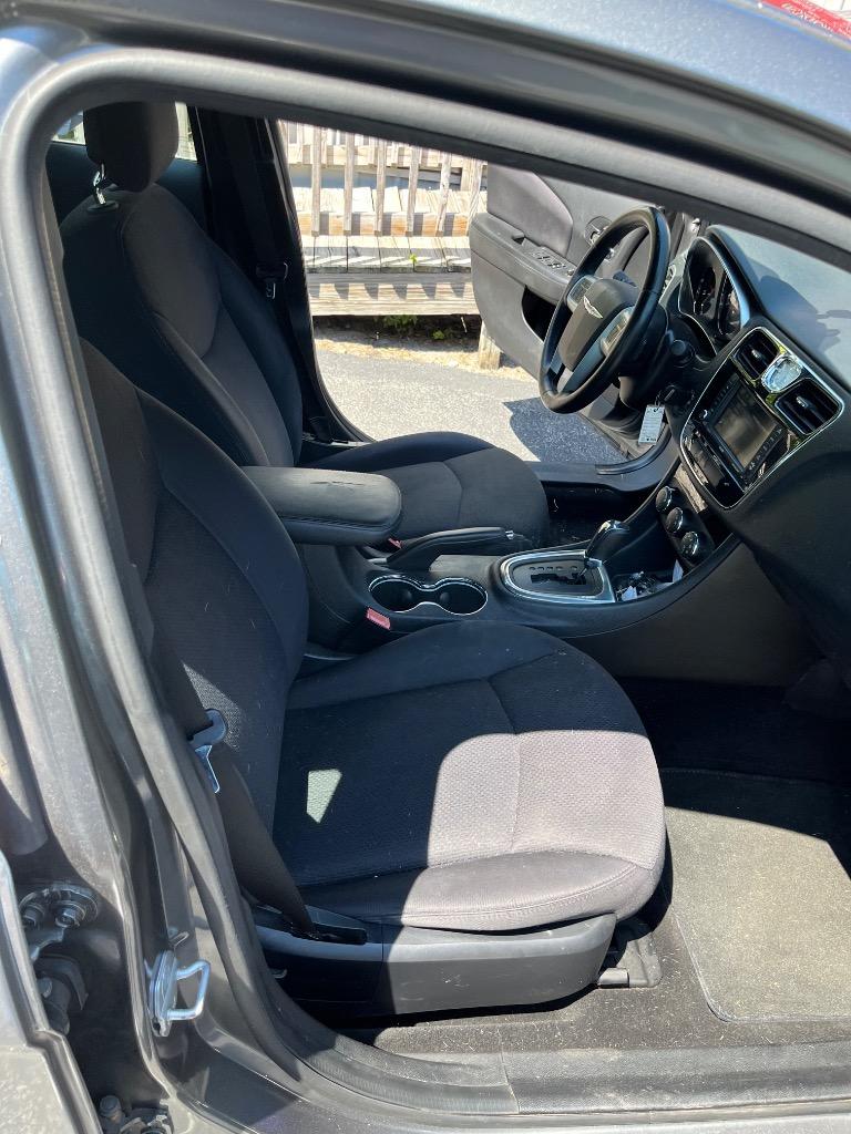 2013 Chrysler 200 - $5,995
